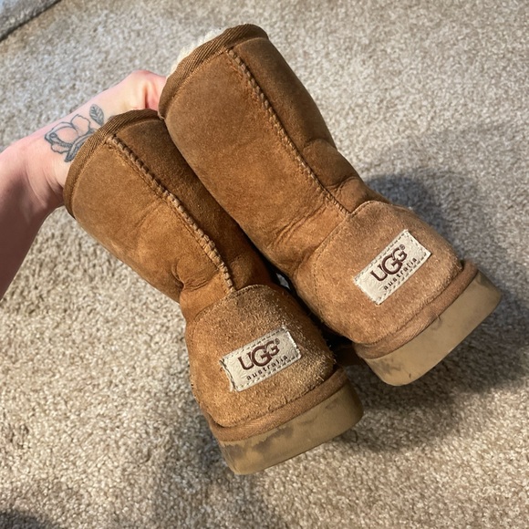 Chestnut Brown Original UGGs - Picture 3 of 5